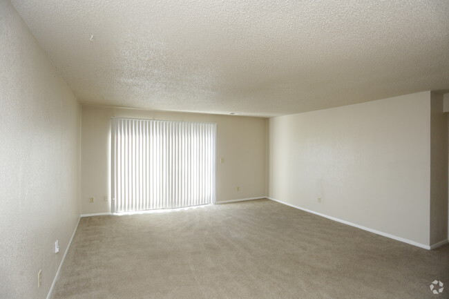 1BR, 1BA - 725 SF - Clear View