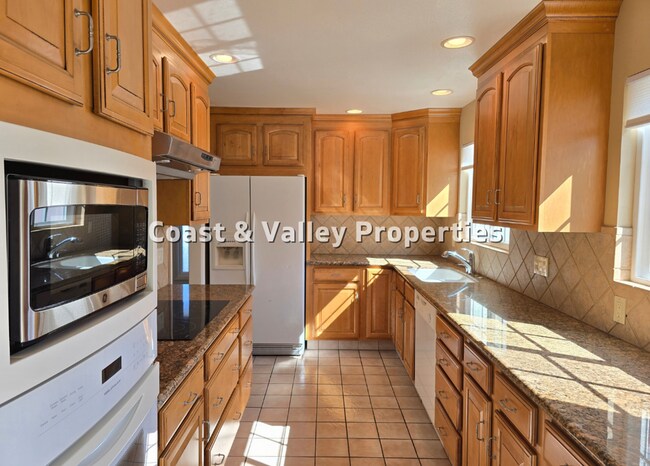 Building Photo - Beautiful Seaside Home for RENT!!!