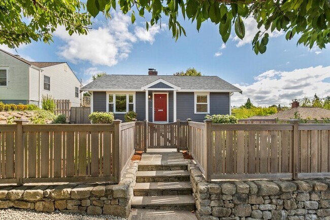 Building Photo - Immaculate West Seattle Home – Prime Locat...