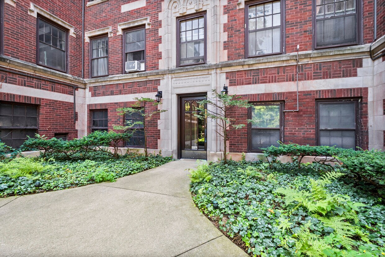 Foto principal - 906 Oakton St