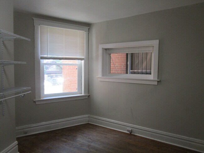 Foto del edificio - 5920 McPherson Ave