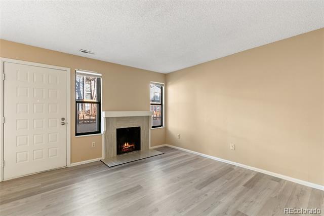 Foto del edificio - 2721 Hearthwood Ln