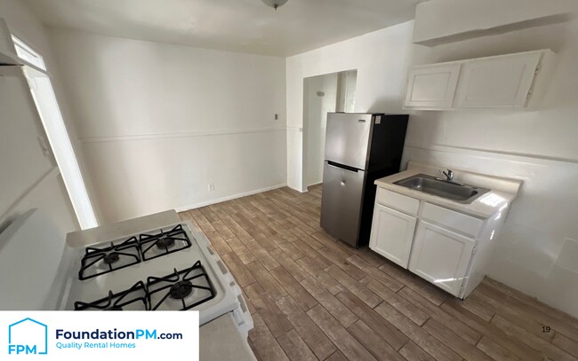 Foto del edificio - 2320 E Warren St
