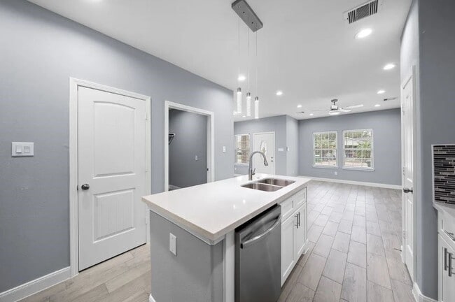 Building Photo - 5222 Bataan Rd