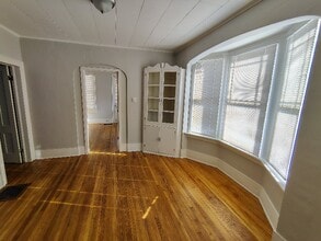 Building Photo - 246 W 6th St