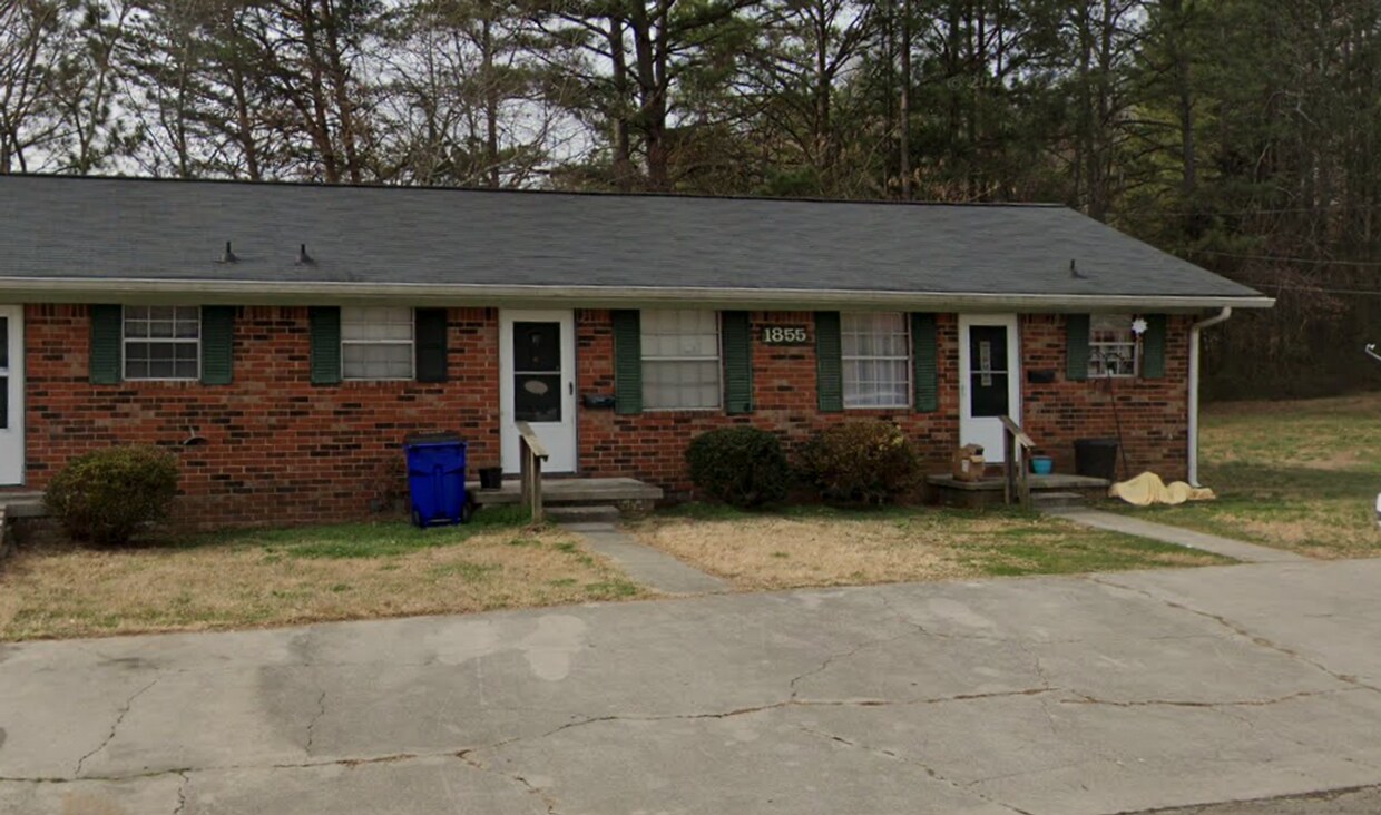 Foto principal - 1855 Green Dr NW