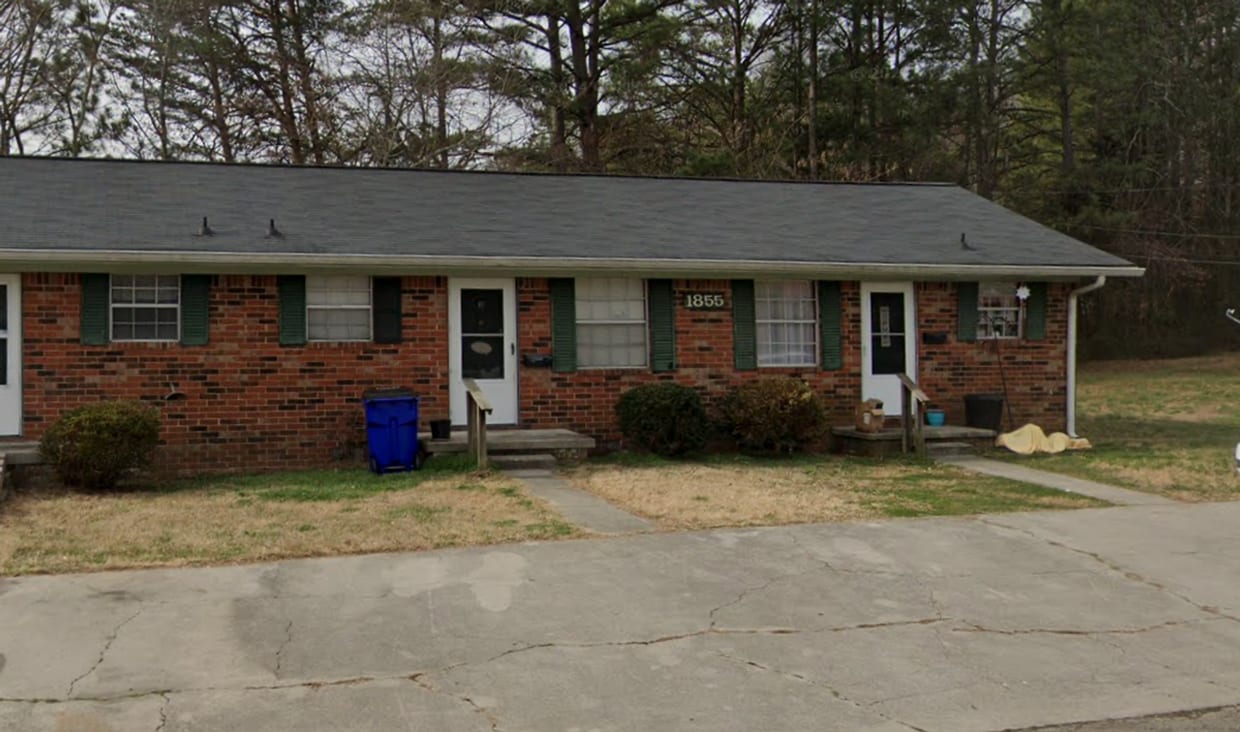 Primary Photo - 1855 Green Dr NW
