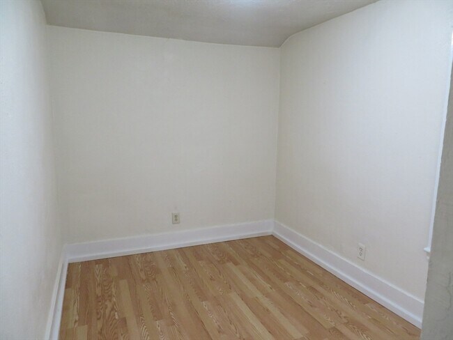 Building Photo - 87 Clifford St