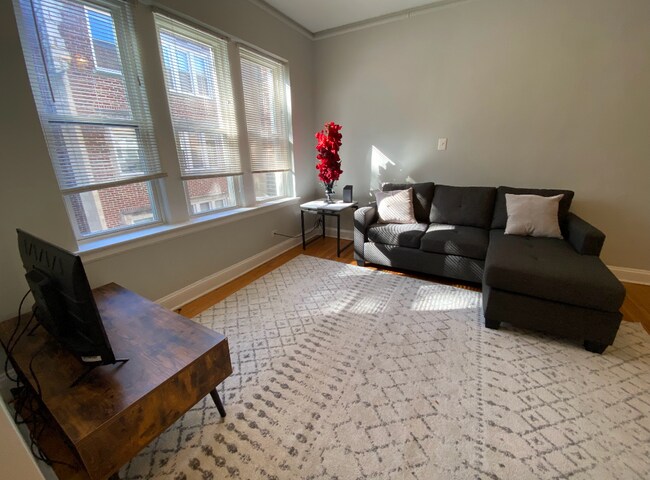Foto del edificio - 7350 N Damen Ave