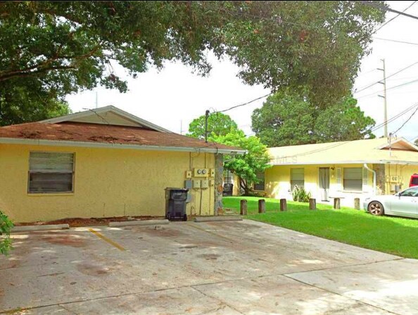 Building Photo - 2 Bed/1 Bath 7224 N STERLING AVE UNIT B
