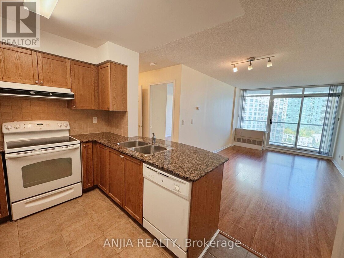 Photo principale - 5508-5508 Yonge St