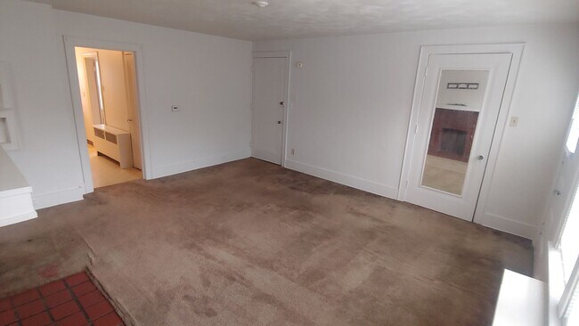 Building Photo - 4075 Brandon Rd