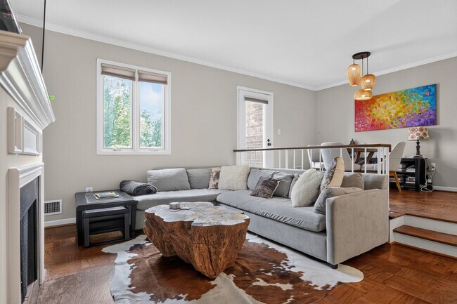 Building Photo - Fully Furnished Executive Townhome | 2 Bedrooms + Dedicated Office | 6-Month Minimum