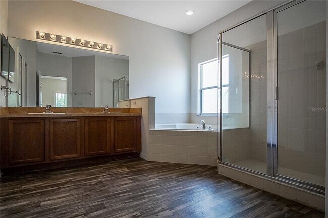 Foto del edificio - 1347 Nelson Park Ct