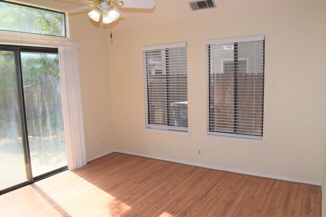 Foto del edificio - Resident Benefit Package Property