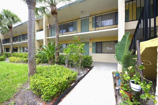 Building Photo - 1617 Meadows Cir