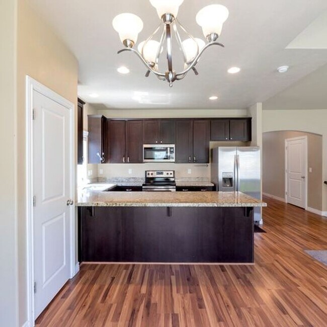 Foto del edificio - 1848 Woodview Dr W