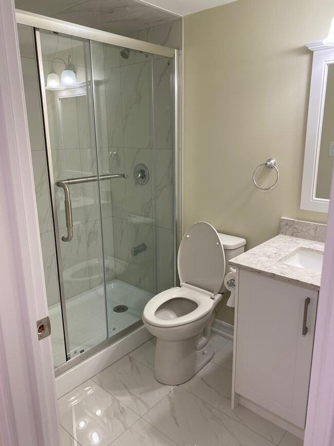 Building Photo - 409 Ambleside Dr