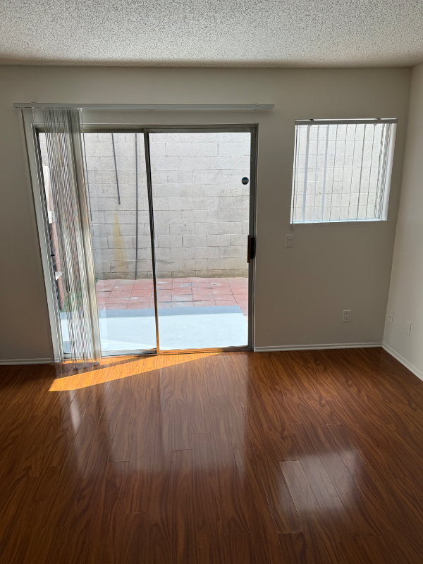 Foto del edificio - 6825 Haskell Ave