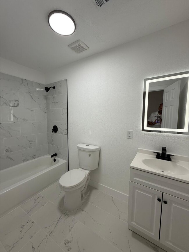 Building Photo - Gorgeous all renovated Home in Pasadena, TX!.