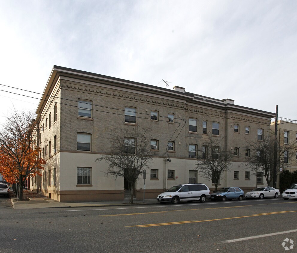 Rose Apartment Apartments 631 SE Taylor St Portland, OR