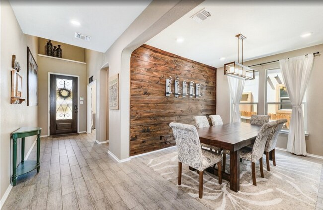 Building Photo - 1205 Half Hitch Trl