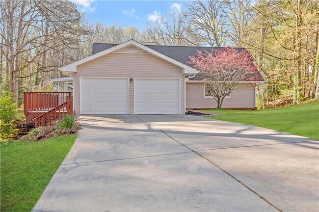 Foto del edificio - 2221 Perrin Dr