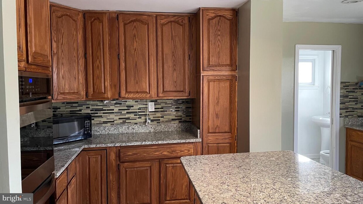 Primary Photo - 2353 W Longview Dr