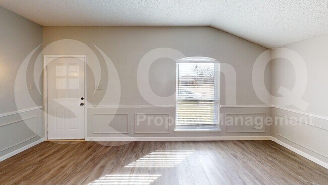 Foto del edificio - 6113 Justin Ct