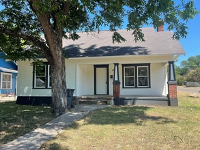 Building Photo - 1521 Pine Ave