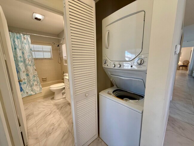 Foto del edificio - 5850 Summerfield Ct