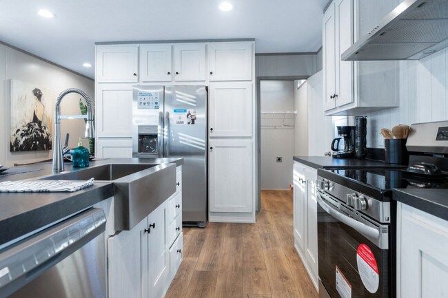 Foto del edificio - 10118 Falvey Lk Ln