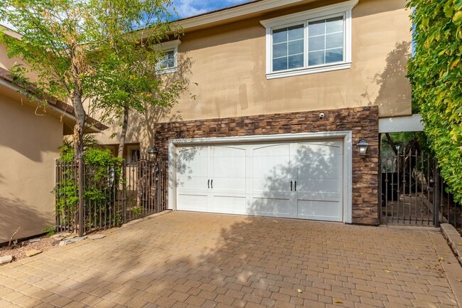 Building Photo - LARGE 4400 sqft, 6/Bed-5/Bath ESTATE in AR...