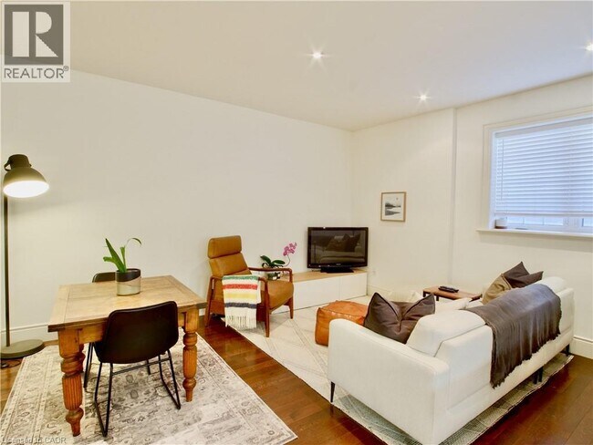 Building Photo - 133 Park St