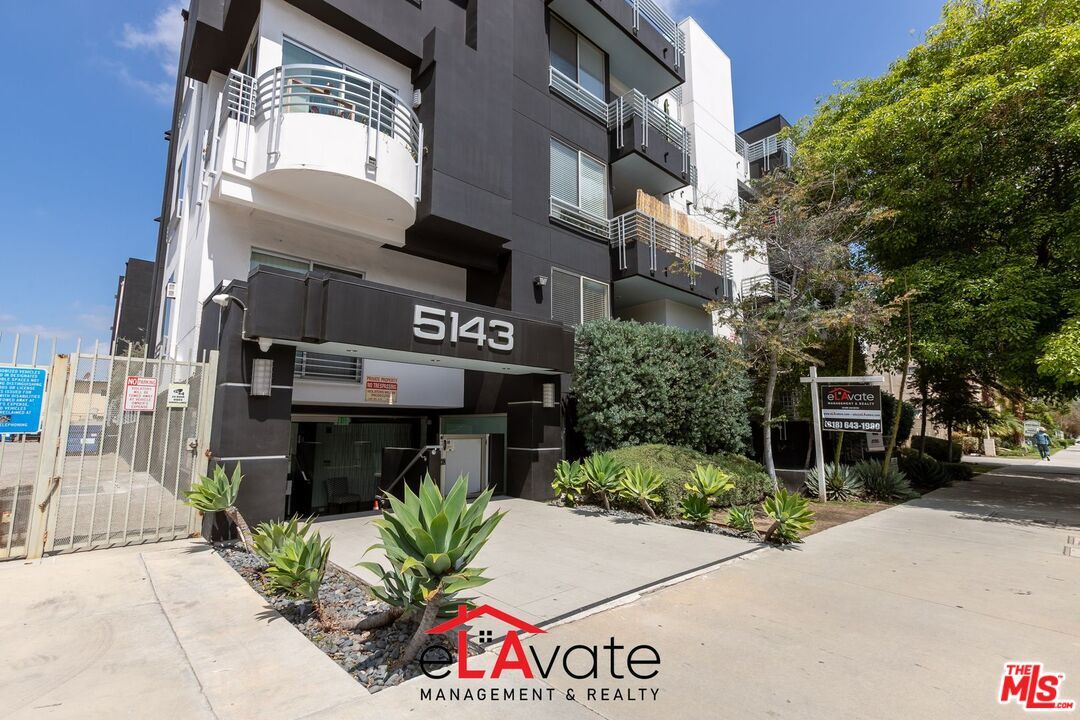Foto principal - 5143 White Oak Ave