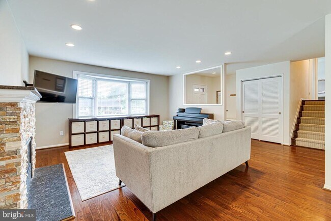 Building Photo - 7606 Jervis St