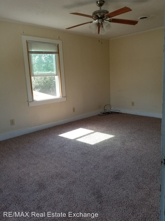 513 E 14th St, Lumberton, NC 28358 Condo for Rent in Lumberton, NC