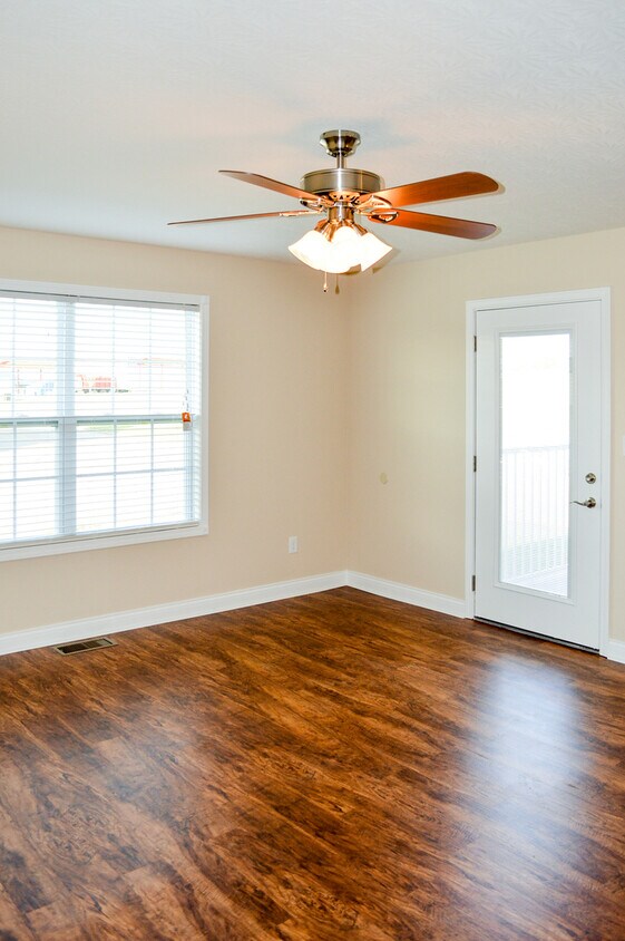 Foto principal - Upstairs 2 bedroom