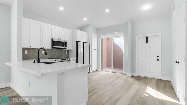 Building Photo - 2800 E Aragon Blvd