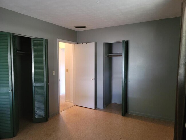 Foto del edificio - 7026 Catalina St.
