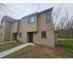 Building Photo - 135 Village Square Dr