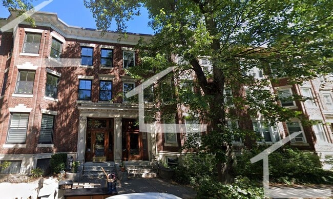 Building Photo - 5Br/1.5Bth apartment in Brookline! Great location! Heat/Hot Water included!