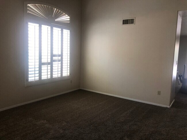 Foto del edificio - RED MOUNTAIN RANCH-sz