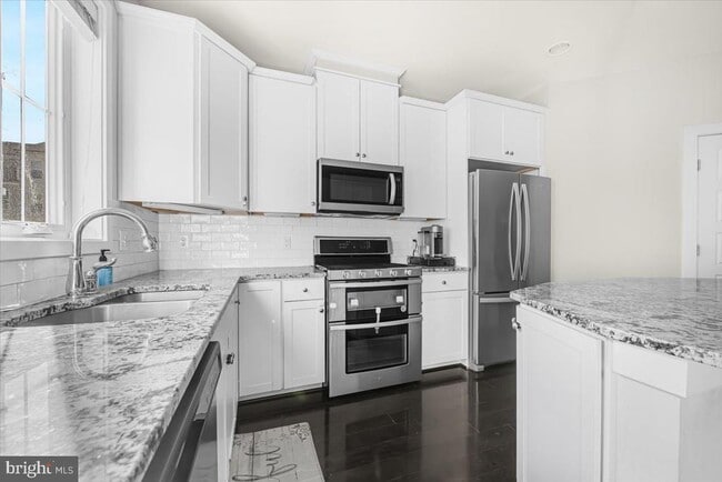 Building Photo - 12611 Macaulay St