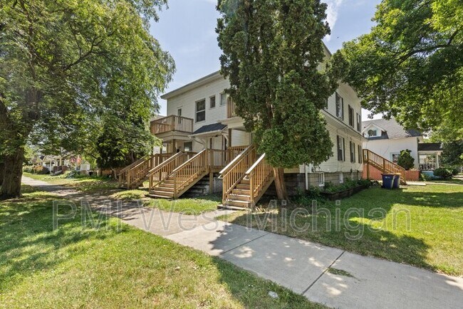 Foto del edificio - 1053 Pine Ave NW