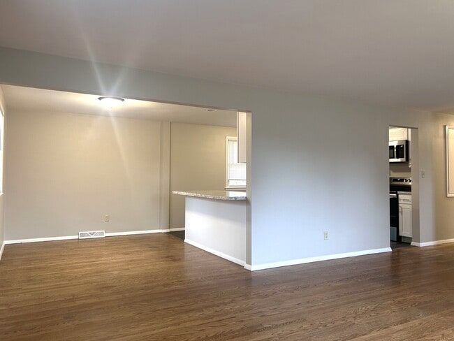 Building Photo - Fully Renovated 3 Bedroom Ranch!