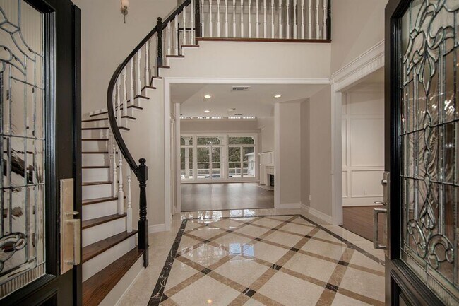 Building Photo - 83 S Longspur Dr
