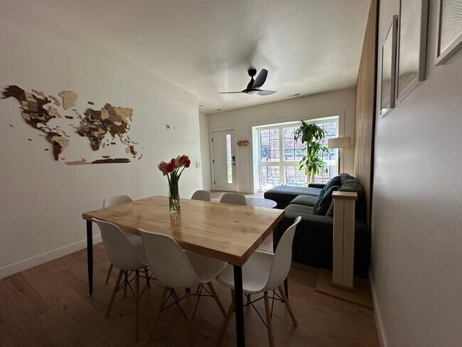 Foto del edificio - 639 N Lawndale Ave