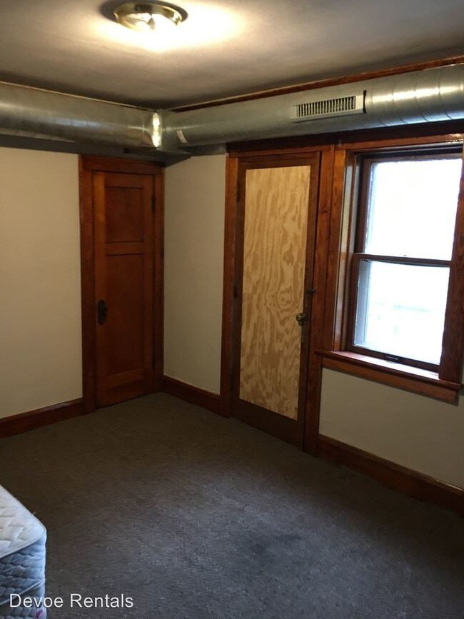 Building Photo - 6203 W Fairview Ave
