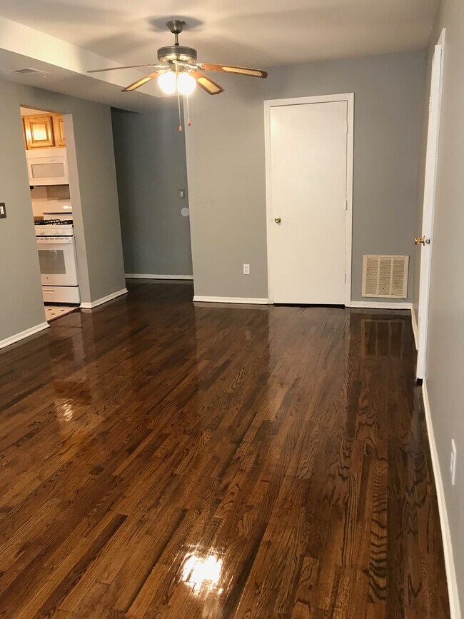 Building Photo - 110 College Dr